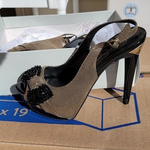 Jessica Simpson black and gold size 8.5